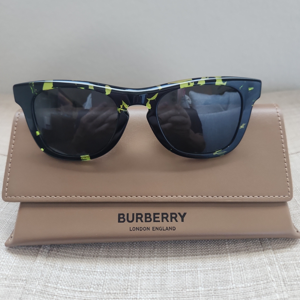 Burberry Green Havana  Sunglasses. #unisex